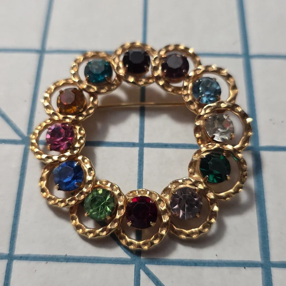 Vibrant Gold-Tone Multicolor Crystal‎ Brooch Vintage Lisa